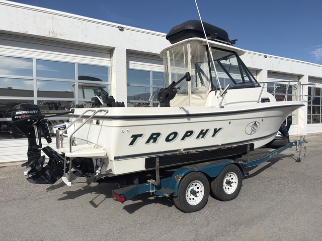 2000 20' Bayliner Trophy "2052 Walkaround" Cuddy - Image 3