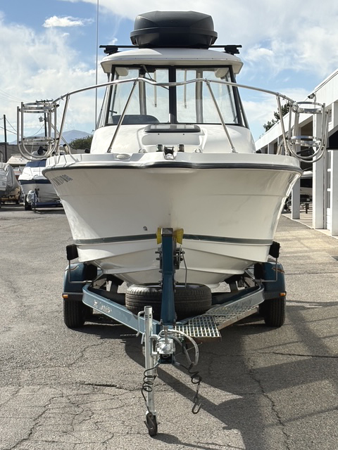 2000 20' Bayliner Trophy "2052 Walkaround" Cuddy - Image 9