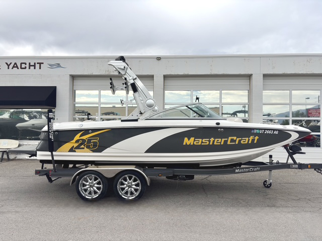 2011 23' MasterCraft "X25" Bowrider